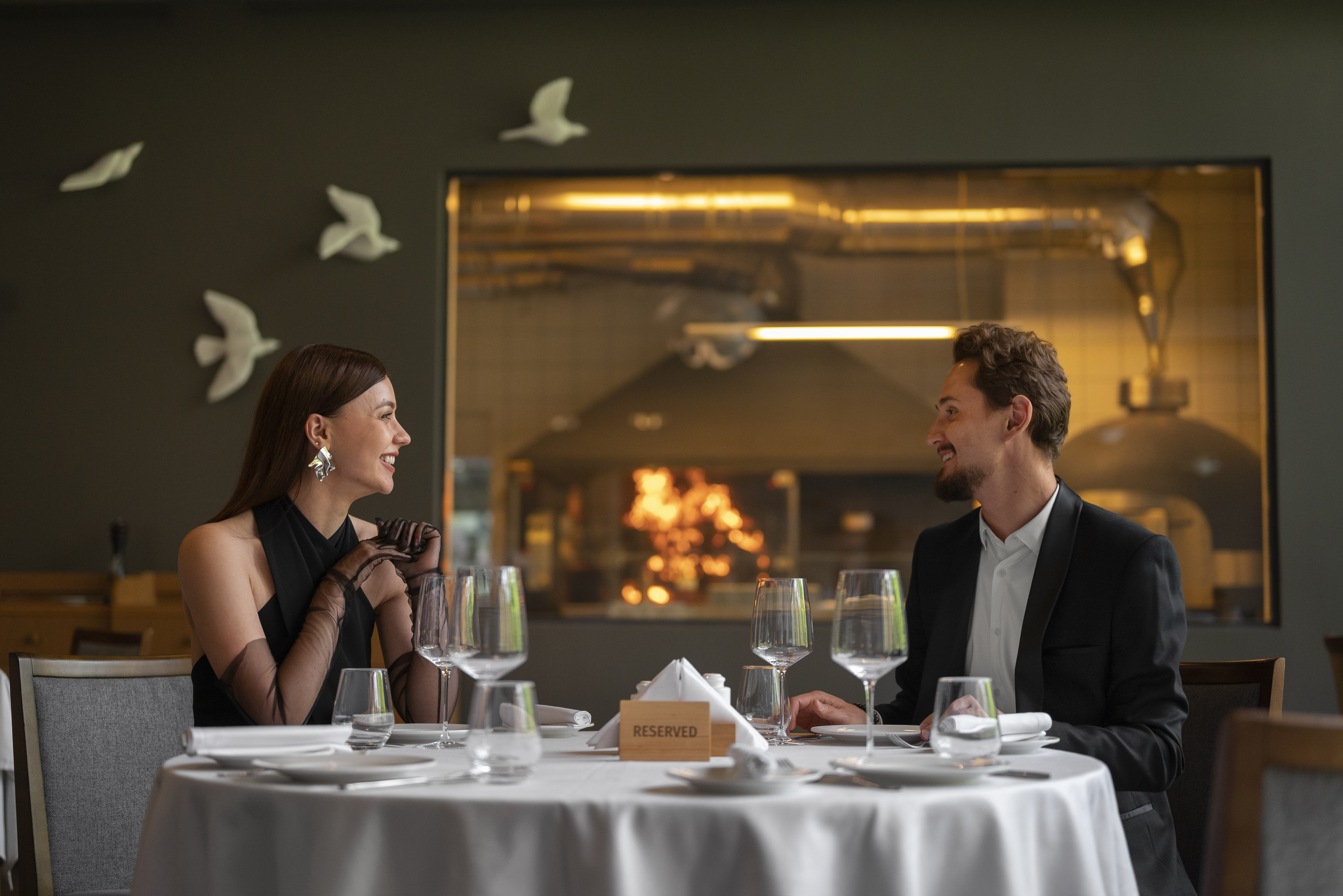 medium-shot-couple-having-lunch-luxury-restaurant.jpg